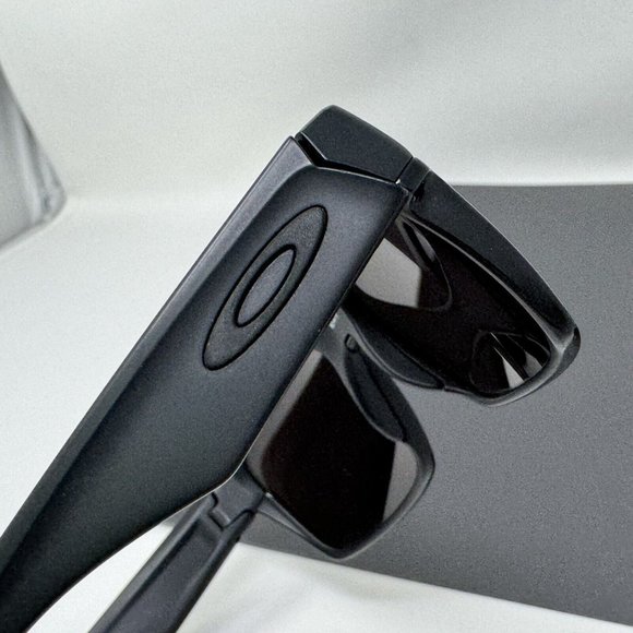Oakley TwoFace Rectangular Men's Sunglasses Scratched Lenses Read - Picture 8 of 12